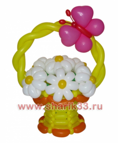 Корзина с ромашками и бабочкой