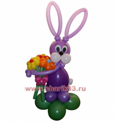 Зайка с букетиком (5 цветков)