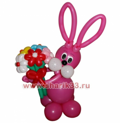 Розовый заяц с букетом (5 цветочков)