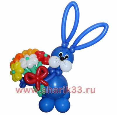 Синий зайчик с букетом
