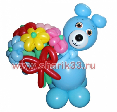 Голубой мишка с цветами