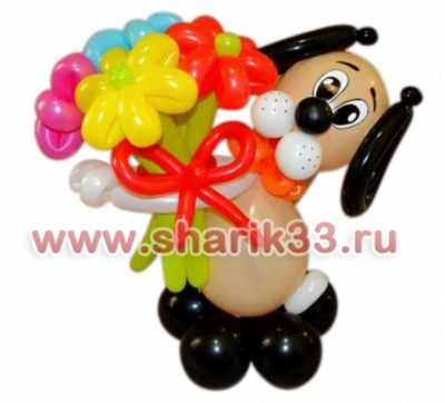 Собака с букетом