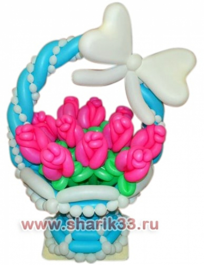 Корзина из шаров: 11 роз
